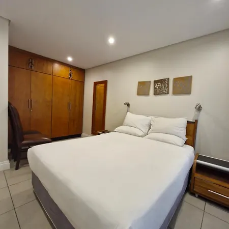 Accommodation Front - Comfy 4 Sleeper Across Ushaka Durban Exterior foto