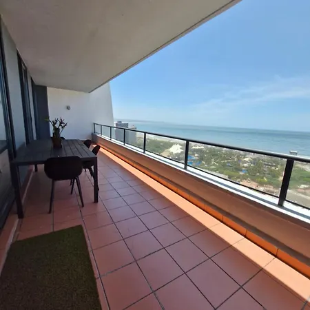 Accommodation Front - Comfy 4 Sleeper Across Ushaka Durban Exterior foto
